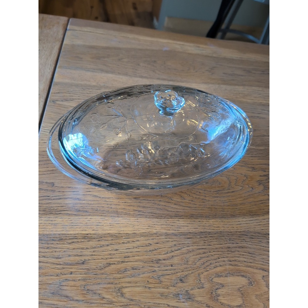 Anchor Hocking Savannah Clear Embossed Floral Covered Casserole 2 Qt Dish EUC